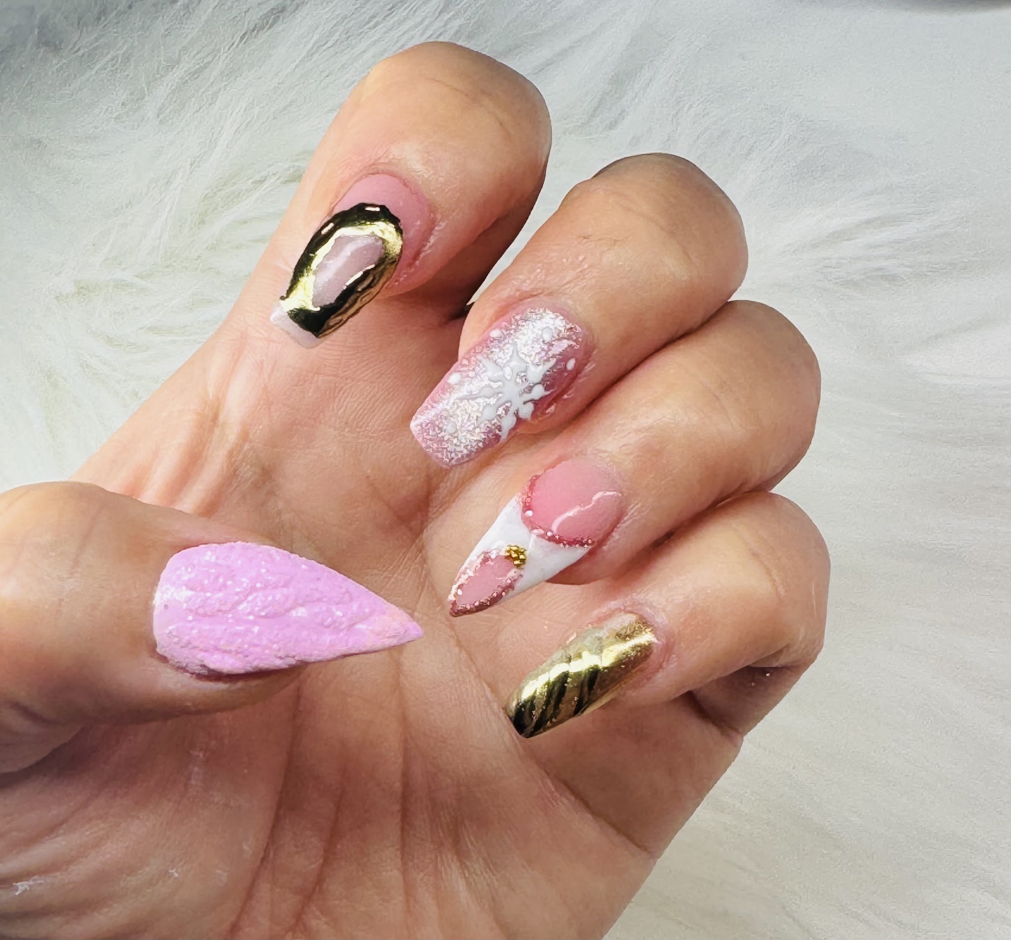 Nagels met chroom, glitter en 3D nail art