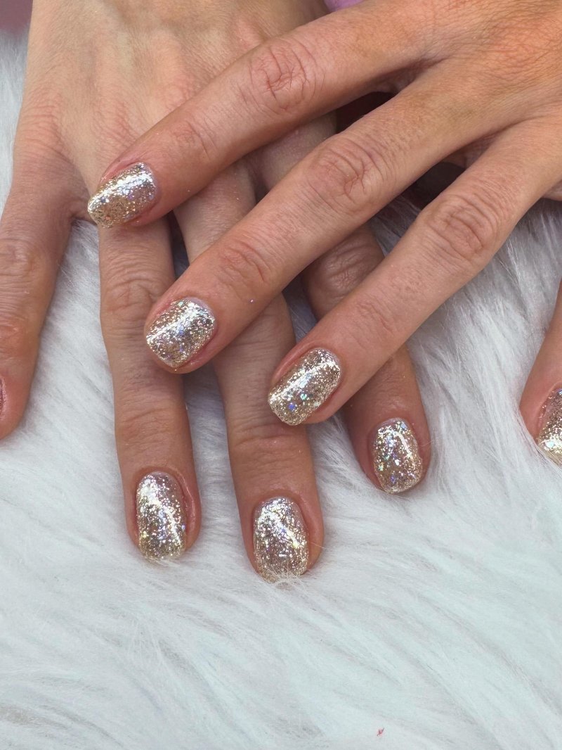 Nagels vol zilveren glitter